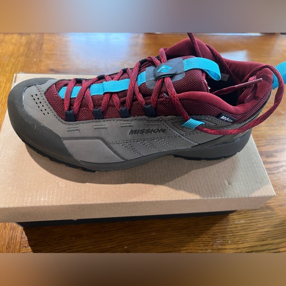 Black Diamond Mission Leather Hiking Shoes - Picture 1 of 3